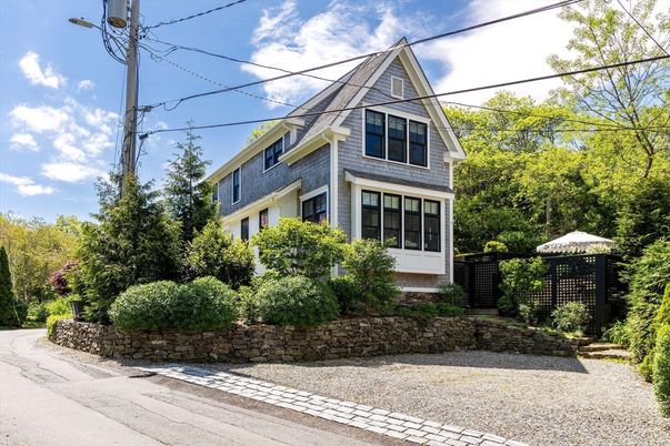 Exterior, Facade, Queen Anne Victorian