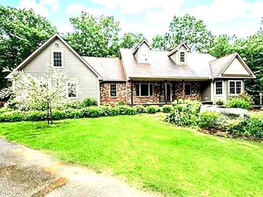 Backyard, Exterior, Facade, Brick Facade, Ranch