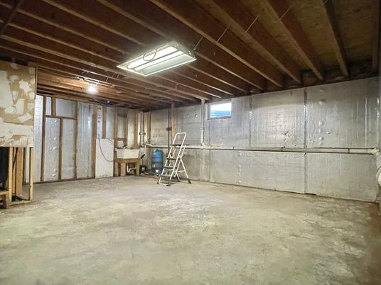 Empty room, Interior, Wooden Beams