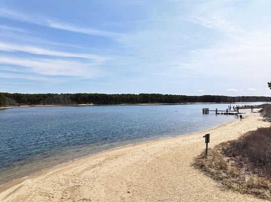 Exterior, Lake