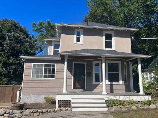 Exterior, Facade, American Foursquare