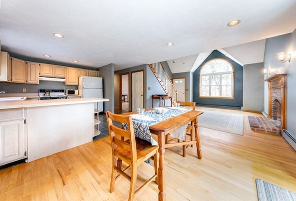 Dining room, Interior, Kitchen, Recessed Lighting, Wood Texture Flooring