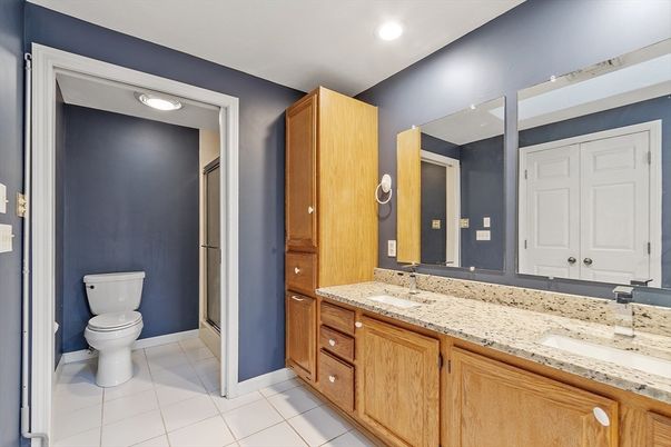 Bathroom, Dual Sink Vanities, Interior, Recessed Lighting