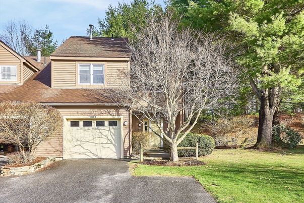 Attached, Exterior, Facade, Cape Cod