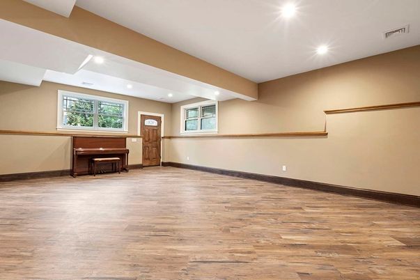 Empty room, Interior, Recessed Lighting, Wood Texture Flooring
