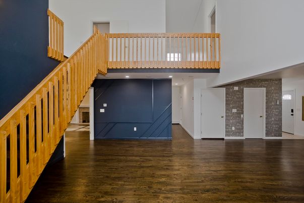 Interior, Recessed Lighting, Wood Texture Flooring