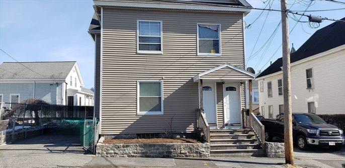 Exterior, Facade, American Foursquare