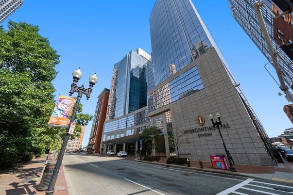 Exterior, Facade, Highrise