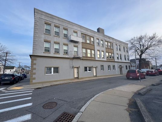 Exterior, Facade, Chicago School
