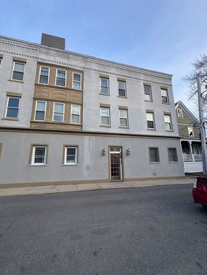 Exterior, Facade, Rowhouse