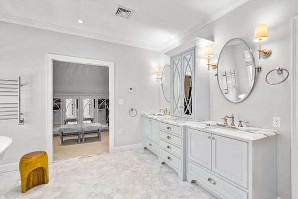 Bathroom, Dual Sink Vanities, Interior, Recessed Lighting