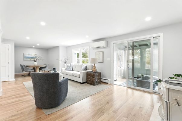 Dining room, Interior, Living room, Recessed Lighting, Wood Texture Flooring