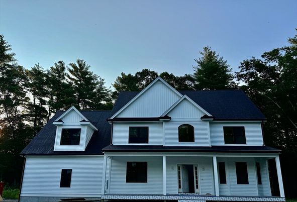 Exterior, Facade, Farmhouse