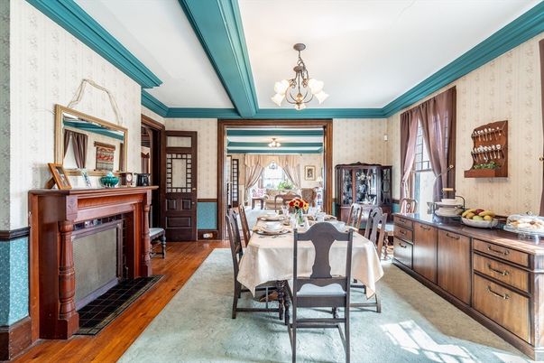 Chandelier, Dining room, Fireplace, Interior, Wood Texture Flooring