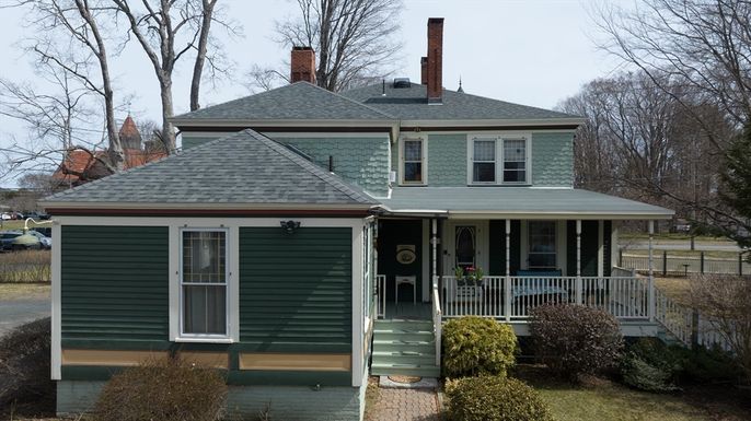 Exterior, Facade, American Foursquare