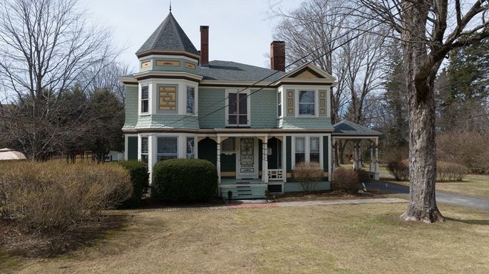 Exterior, Facade, Queen Anne Victorian