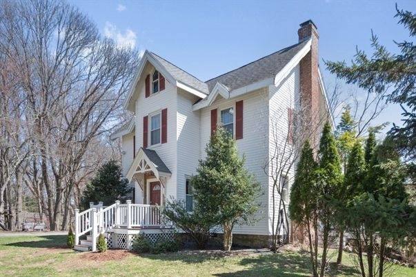 Backyard, Exterior, Facade, Queen Anne Victorian