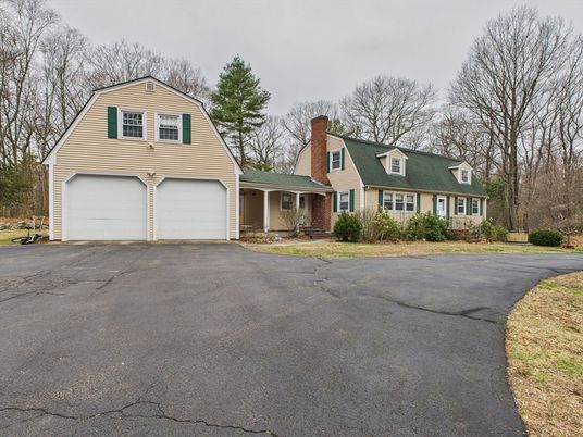 Attached, Exterior, Facade, Brick Facade, Cape Cod
