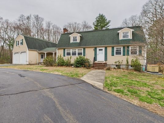 Attached, Exterior, Facade, Cape Cod