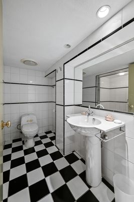 Bathroom, Interior, Recessed Lighting