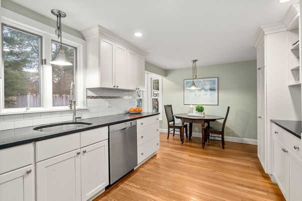 Dining room, Interior, Kitchen, Pendant Lights, Recessed Lighting, Wood Texture Flooring