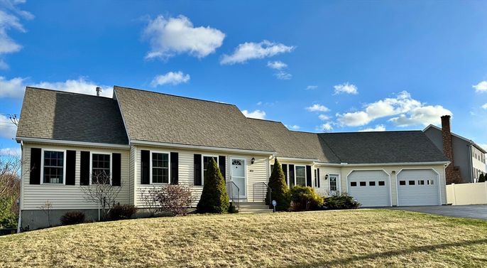 Attached, Exterior, Facade, Cape Cod