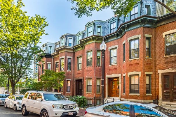 Exterior, Facade, Brick Facade, Rowhouse