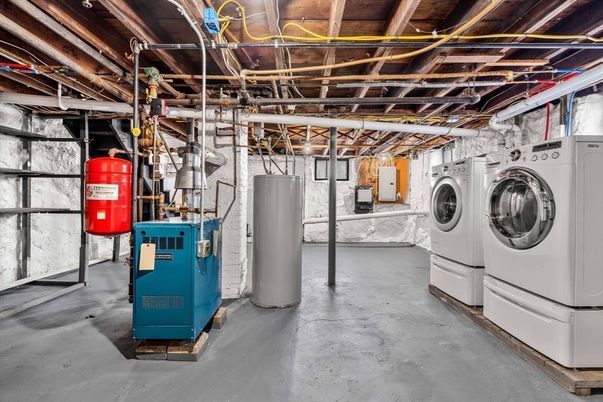 Interior, Washer, Wooden Beams