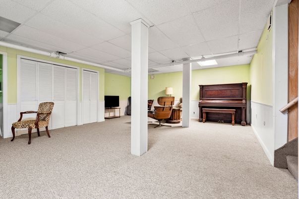 Interior, Piano