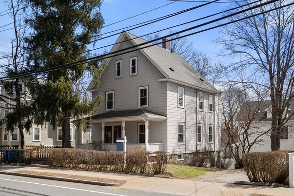 Exterior, Facade, Queen Anne Victorian