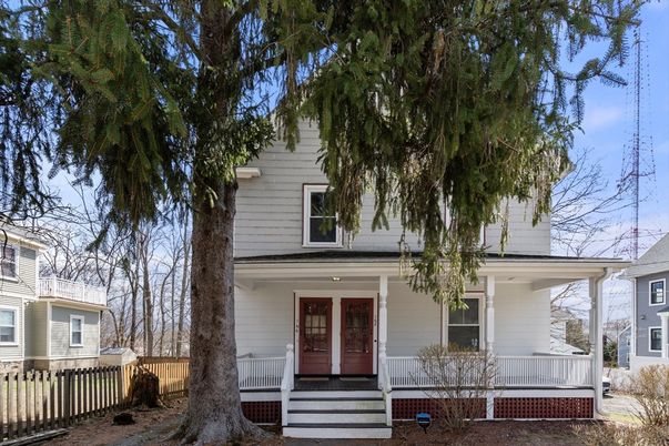 Exterior, Facade, American Foursquare