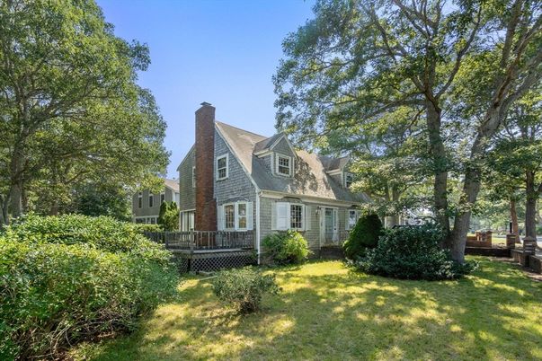 Backyard, Exterior, Facade, Brick Facade, Cape Cod