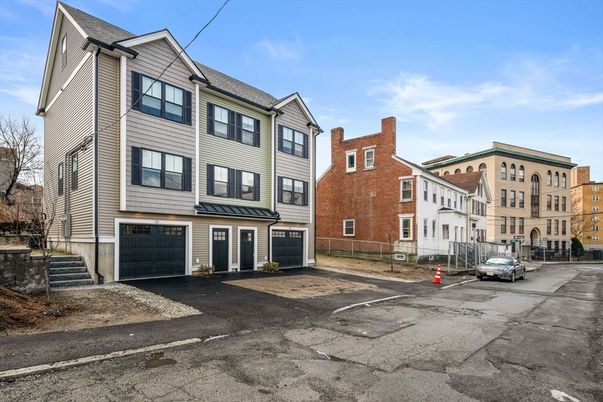 Attached, Exterior, Facade, Rowhouse