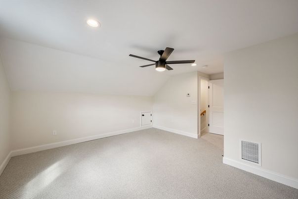 Empty room, Interior, Recessed Lighting