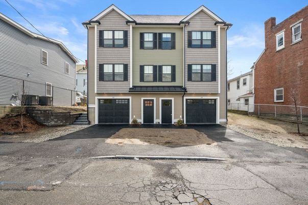 Attached, Exterior, Facade, Rowhouse
