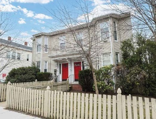 Exterior, Facade, Rowhouse
