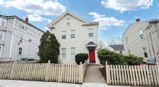 Exterior, Facade, Rowhouse