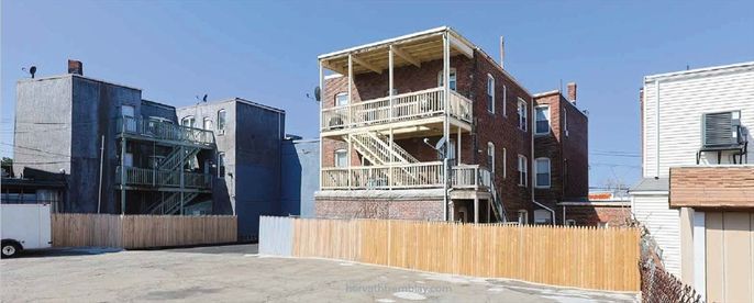 Exterior, Facade, Modern