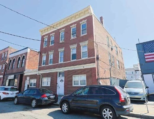 Exterior, Facade, Brick Facade, Rowhouse