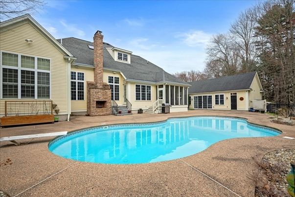 Exterior, Pool