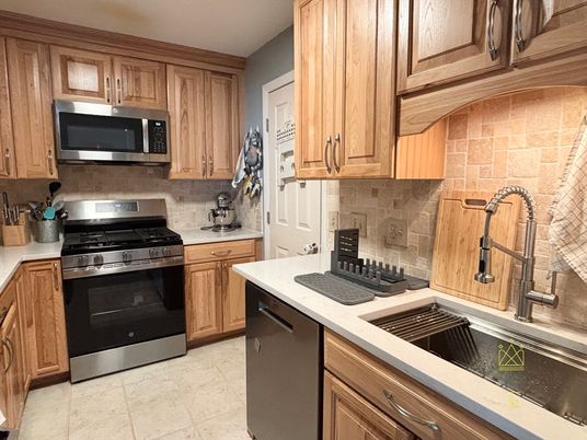 Interior, Kitchen, Stainless Steel Appliances