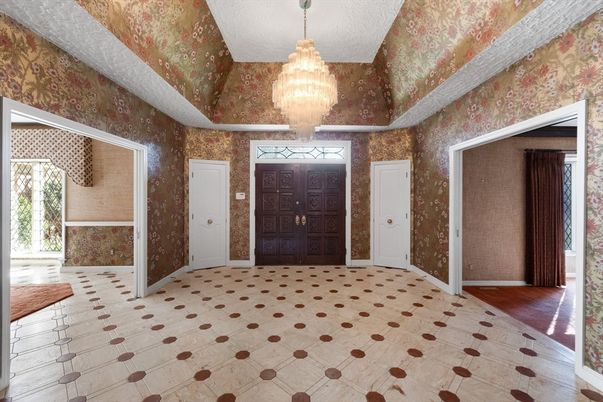 Chandelier, Interior