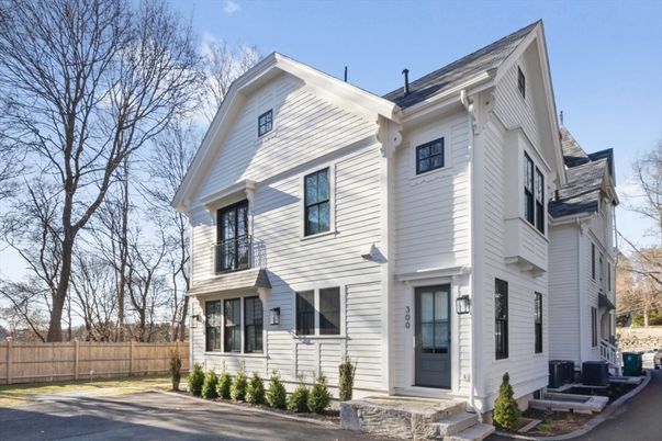Exterior, Facade, Farmhouse