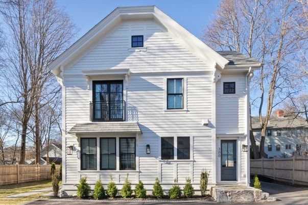 Exterior, Facade, Farmhouse