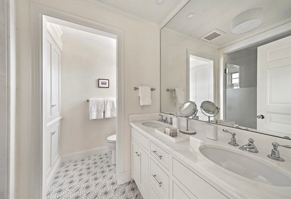 Bathroom, Dual Sink Vanities, Interior, Recessed Lighting