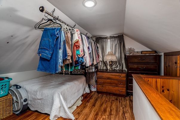 Bedroom, Interior, Recessed Lighting, Walk-in Closets, Wood Texture Flooring