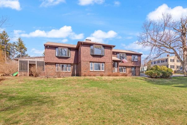 Backyard, Exterior, Facade, Brick Facade, Log Home