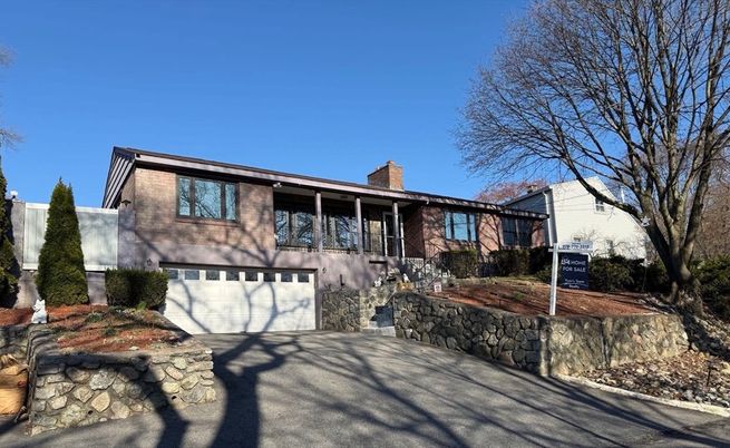 Attached, Exterior, Facade, Modern