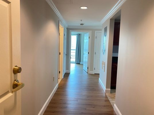 Interior, Recessed Lighting, Wood Texture Flooring
