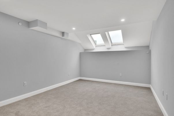 Empty room, Interior, Recessed Lighting